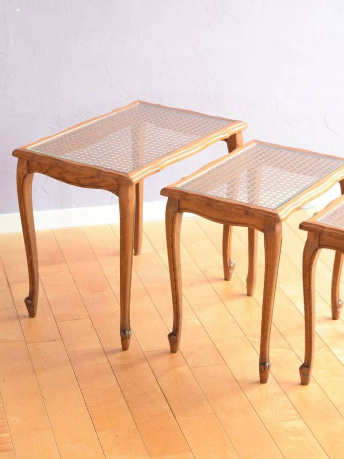 猫脚がおしゃれなネストテーブル