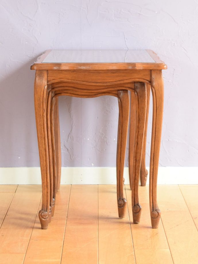 アンティークコーヒーテーブルの側面