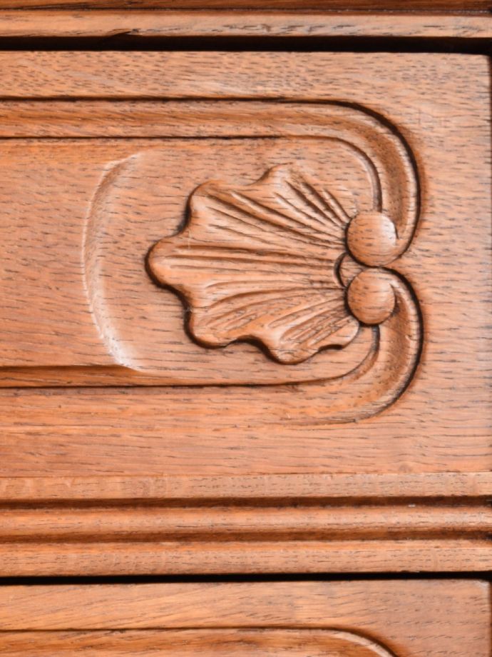 フランスらしい彫