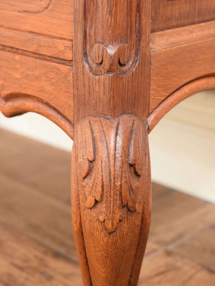 アンティークらしい彫