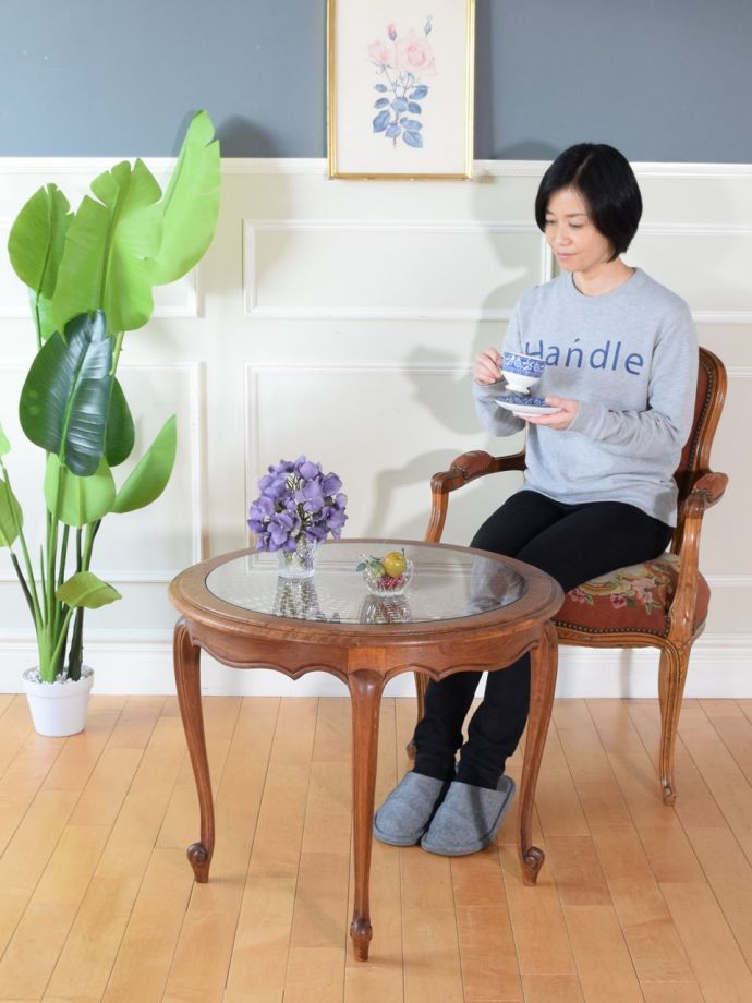 フランスの優雅なコーヒーテーブル