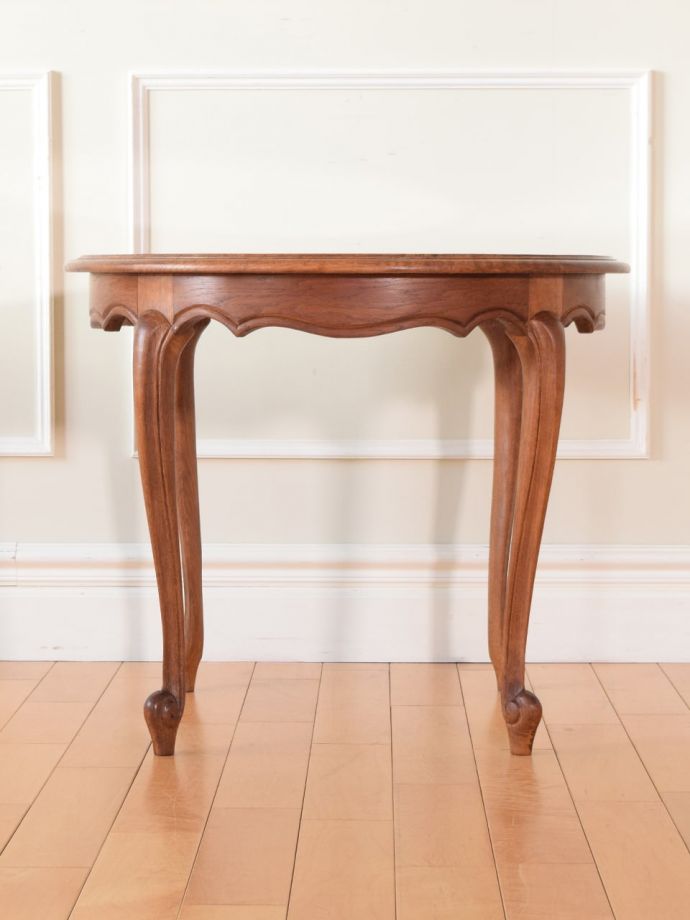 コーヒーテーブルの側面