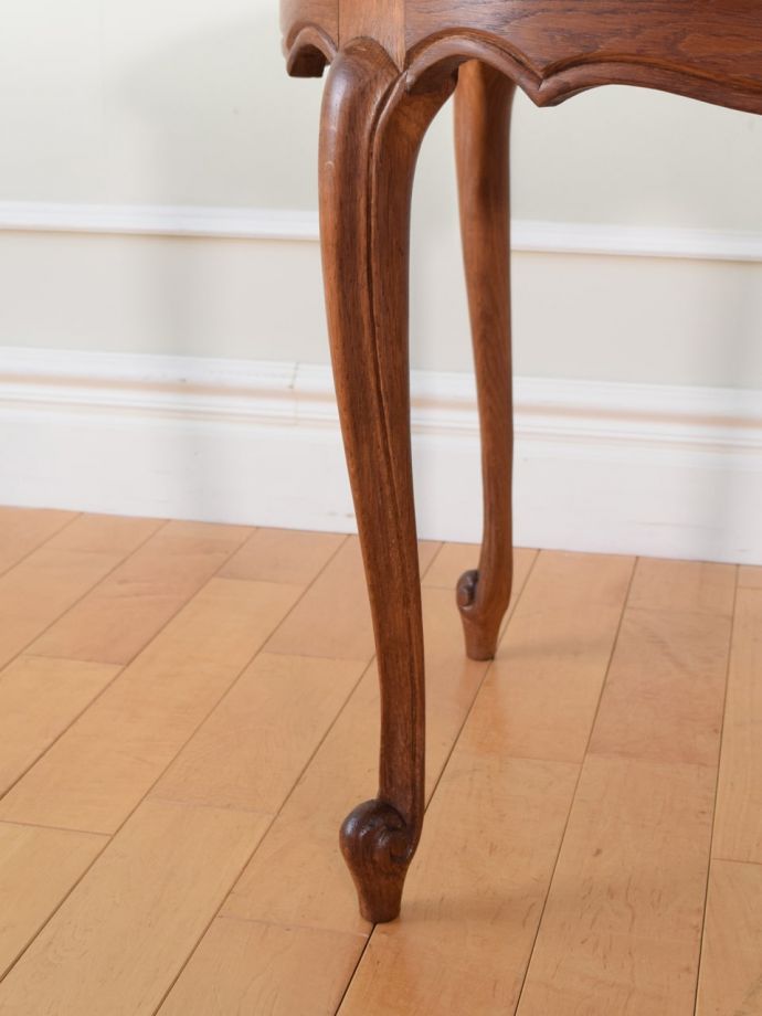 アンティークテーブルの脚