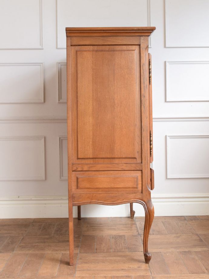 サイドボードの側面