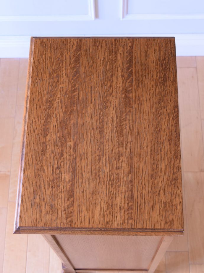 フランスのチェストの天板