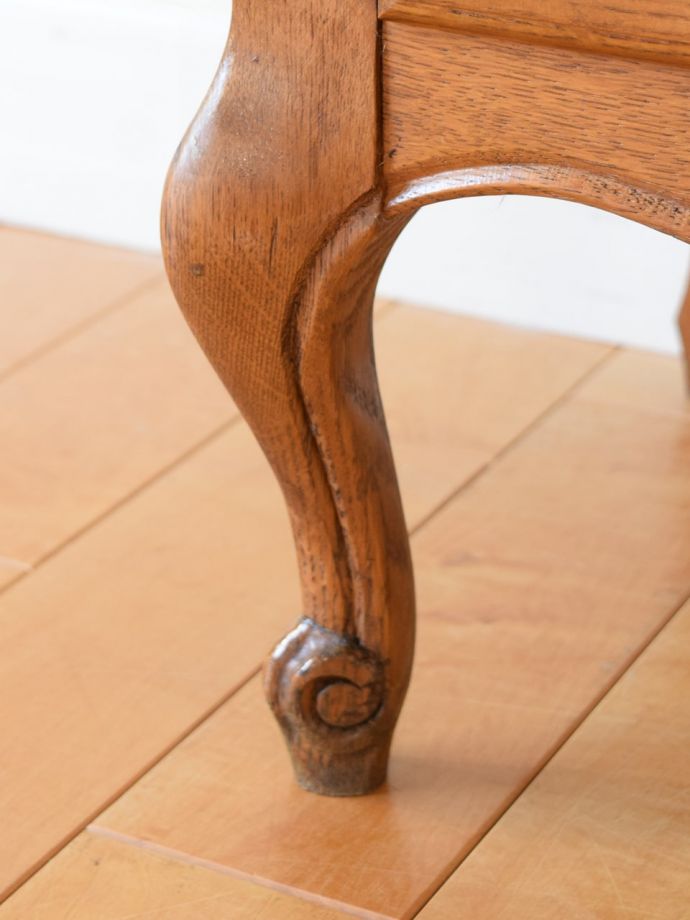 アンティークチェストの脚