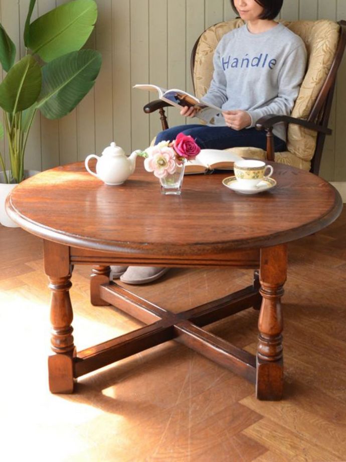 アンティークのコーヒーテーブル