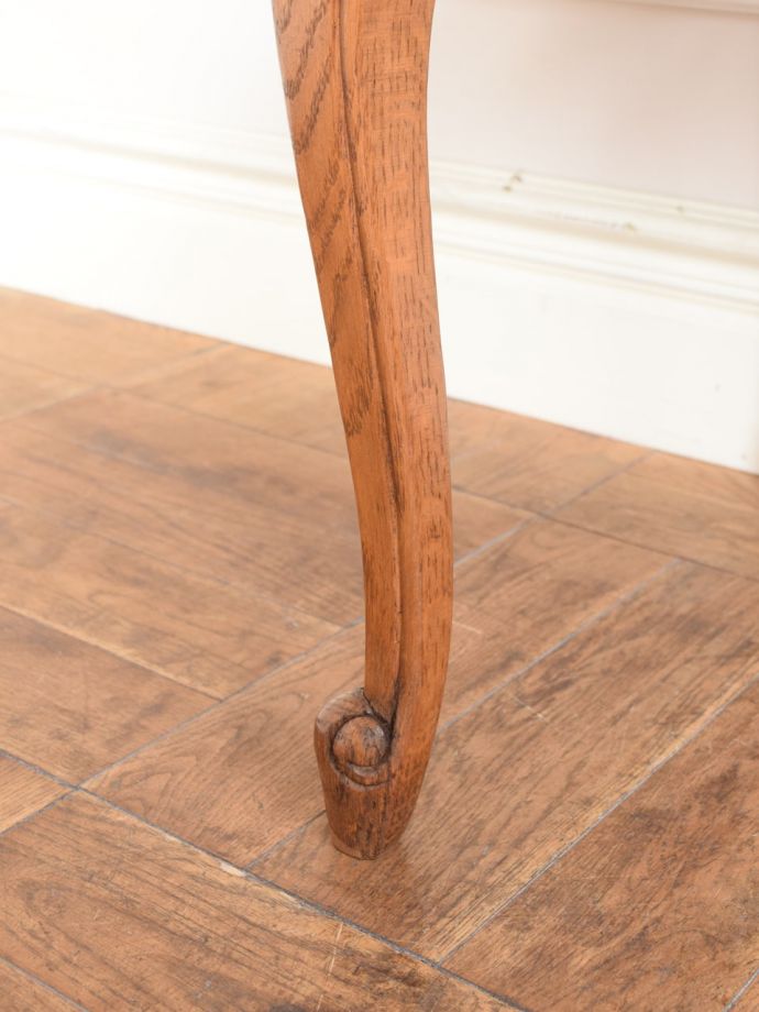 アンティークテーブルの脚