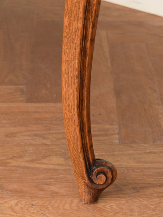 アンティークテーブルの脚