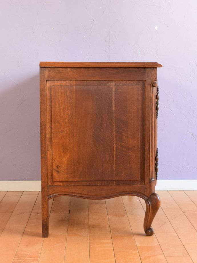 サイドボードの側面