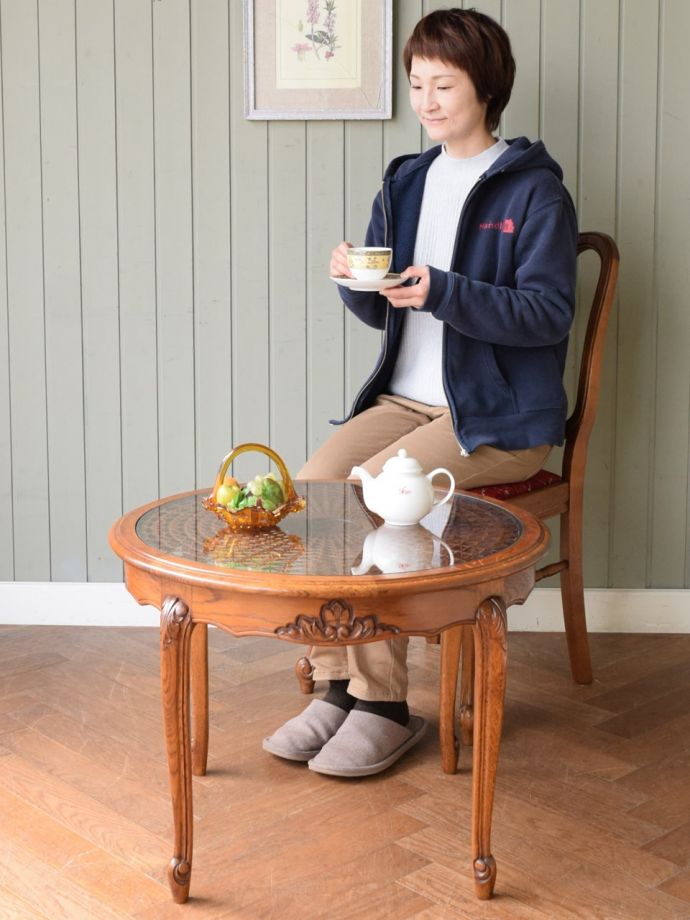 フランスの優雅なコーヒーテーブル