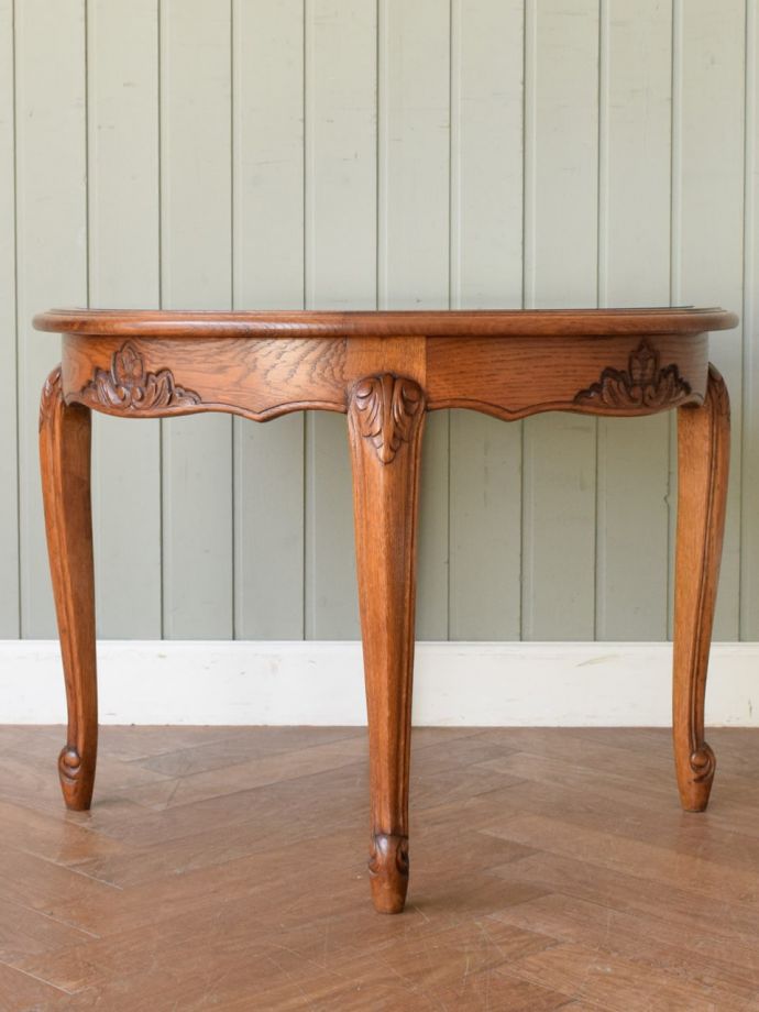 コーヒーテーブルの側面