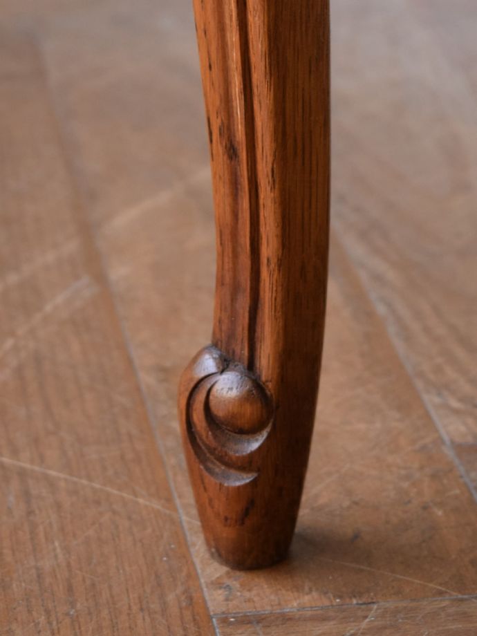 アンティークテーブルの脚