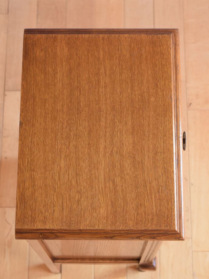 フランスのチェストの天板