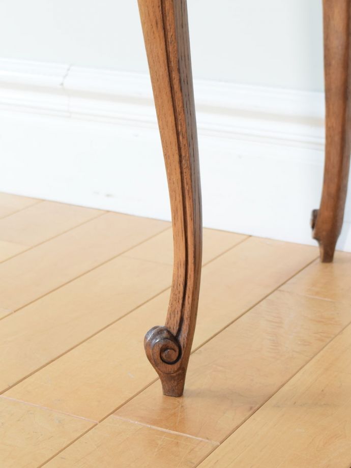 アンティークテーブルの脚