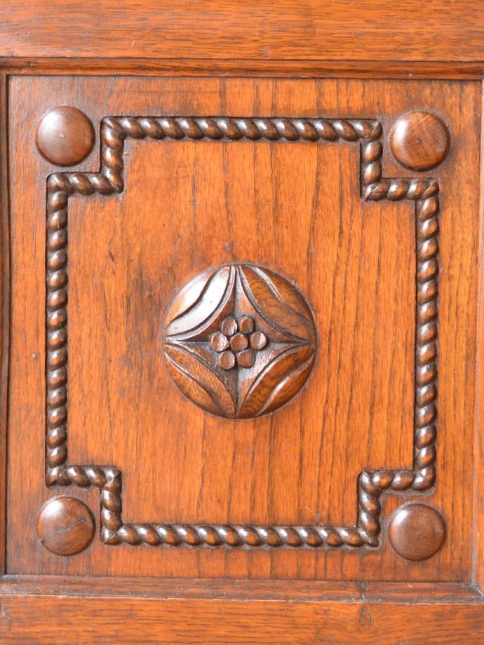 キャビネットの装飾