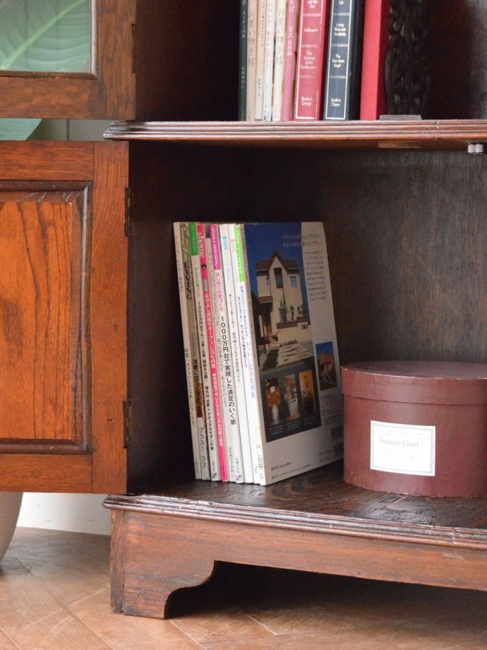 キャビネットの扉を開けると