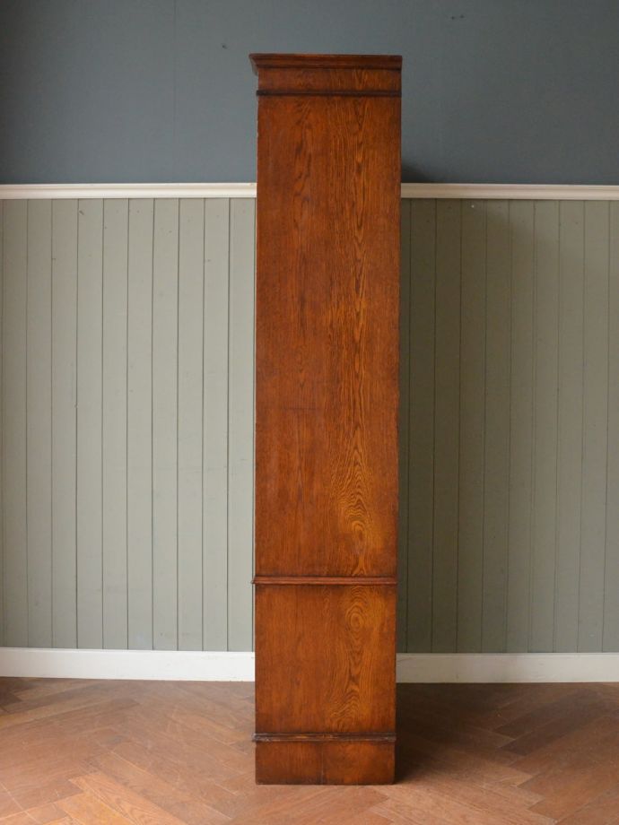 キャビネットの側面