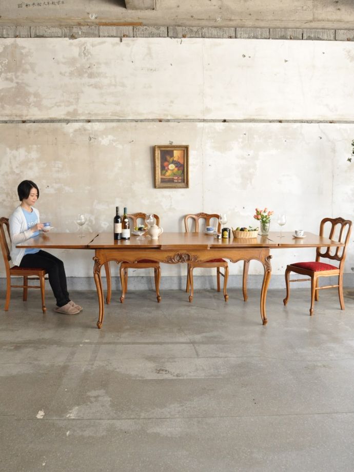 フランスのアンティークテーブル