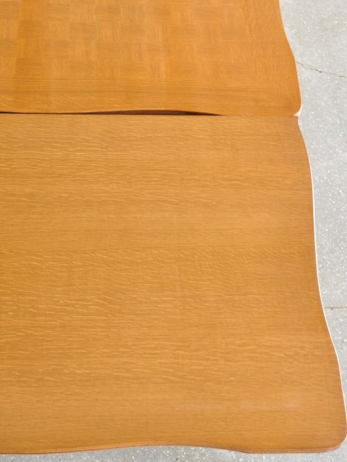 美しい杢目のダイニングテーブル