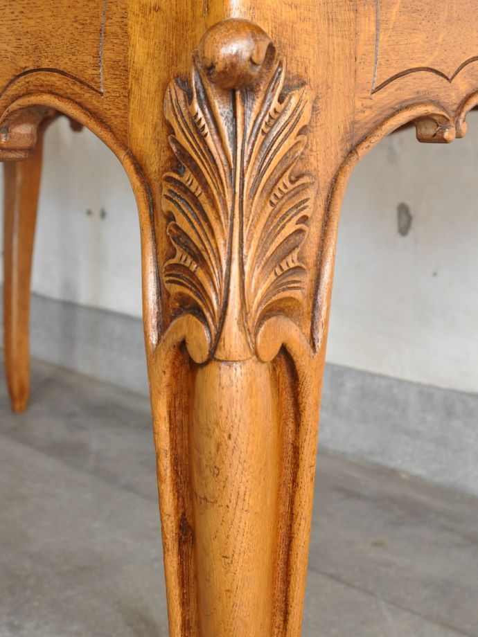 アンティークらしい彫