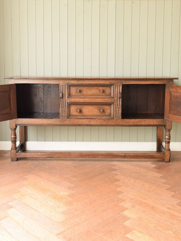 アンティークキャビネットの扉の中