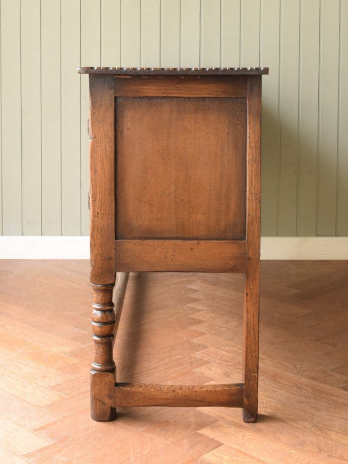 サイドボードの側面