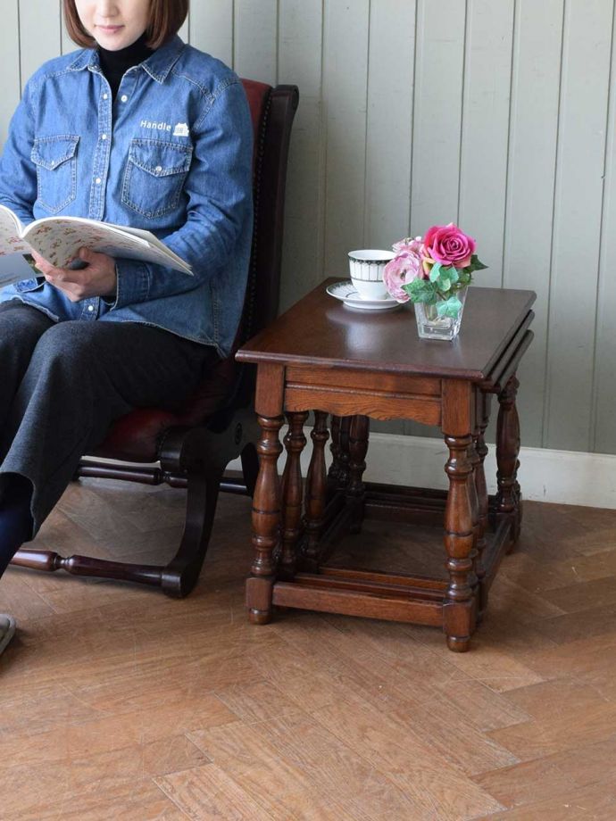 おしゃれなアンティークのテーブル