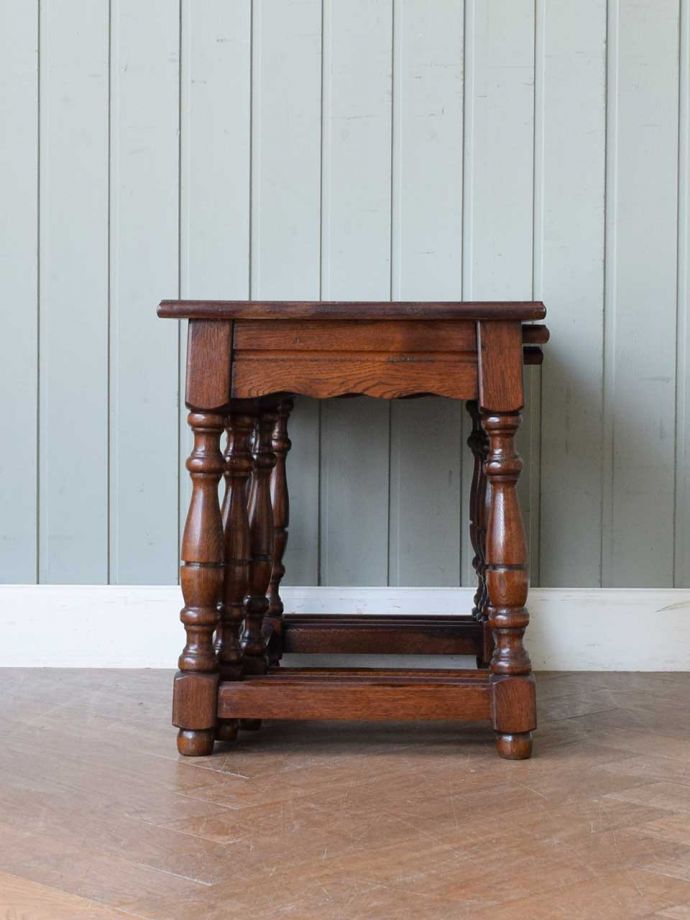 ネストテーブルの横顔