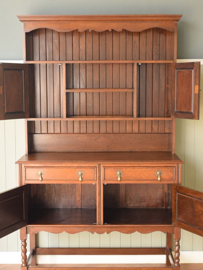 アンティークキャビネットの扉の中