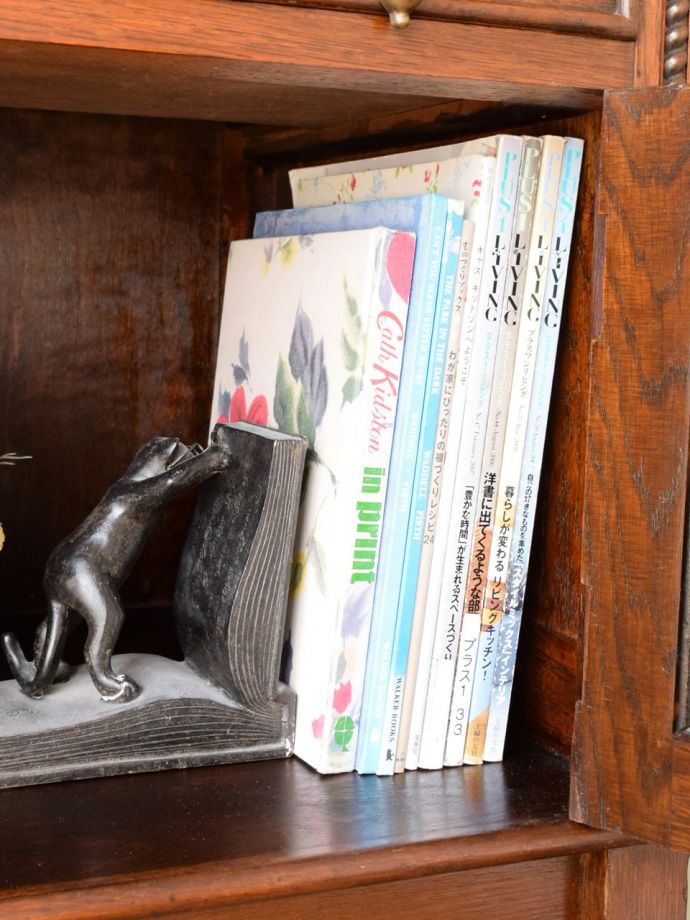 キャビネットの扉を開けると