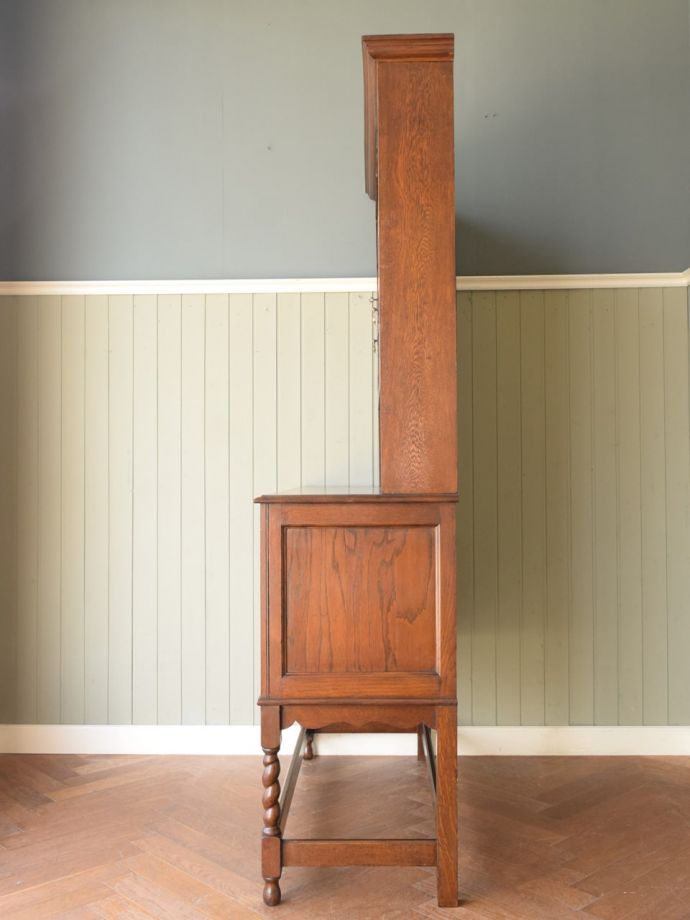 オープンシェルフの側面