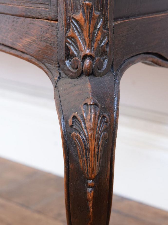 アンティークらしい彫