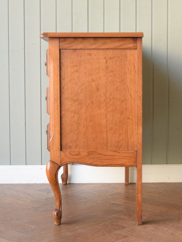 サイドボードの側面