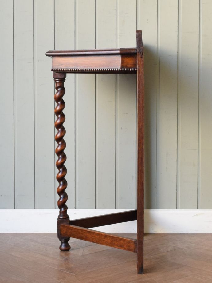 コンソールテーブルの側面