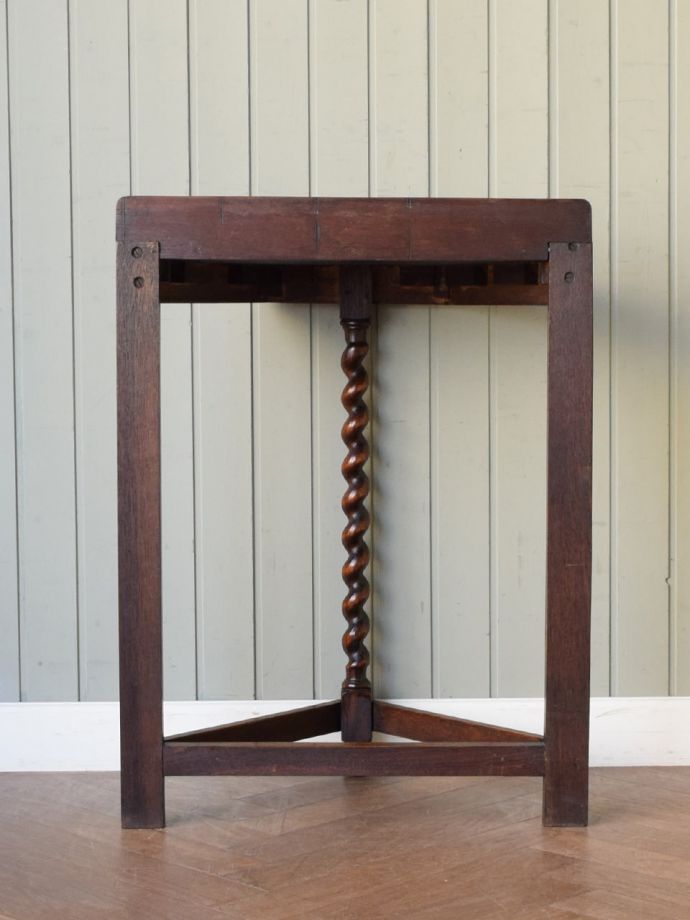 コンソールテーブルの後ろ姿