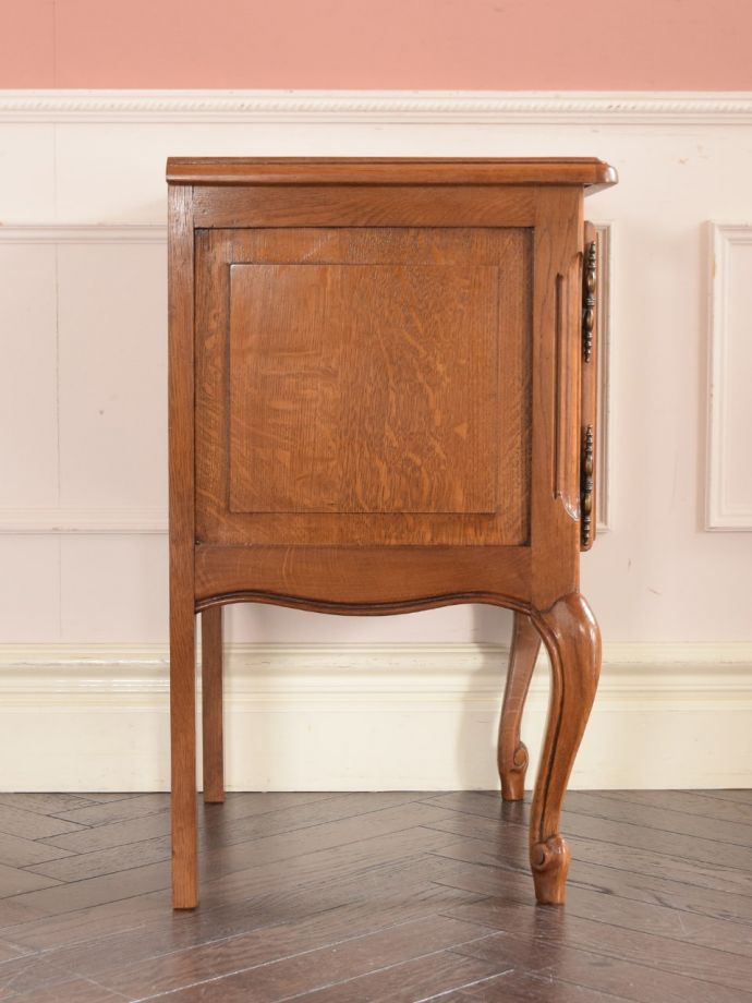 サイドキャビネットの側面