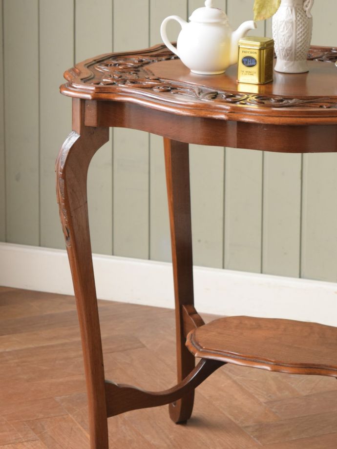 英国のアンティーク家具らしいデザイン