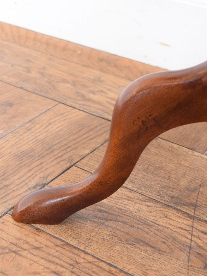 アンティークテーブルの脚