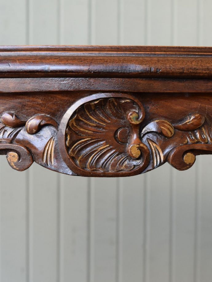 アンティークらしい彫