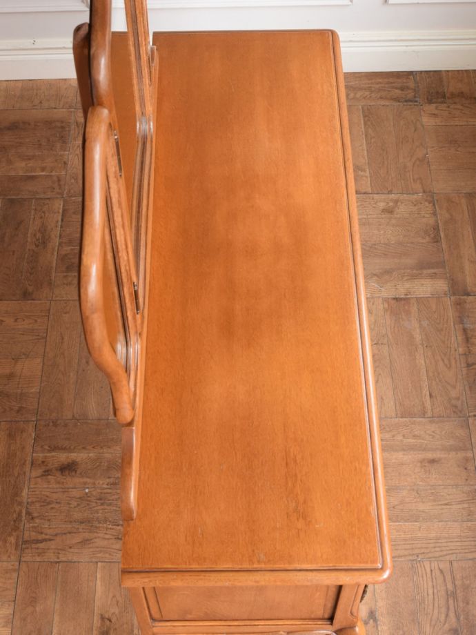 アンティークドレッサーの天板