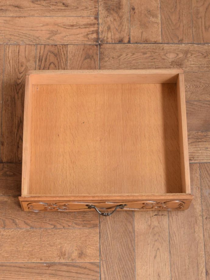 ドレッサーの引き出しの中