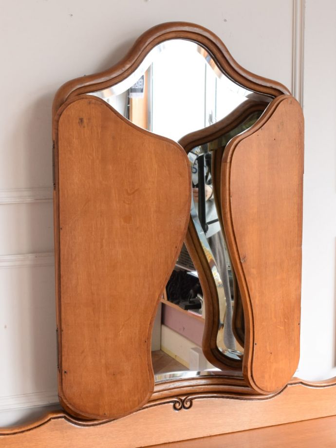 アンティークの三面鏡