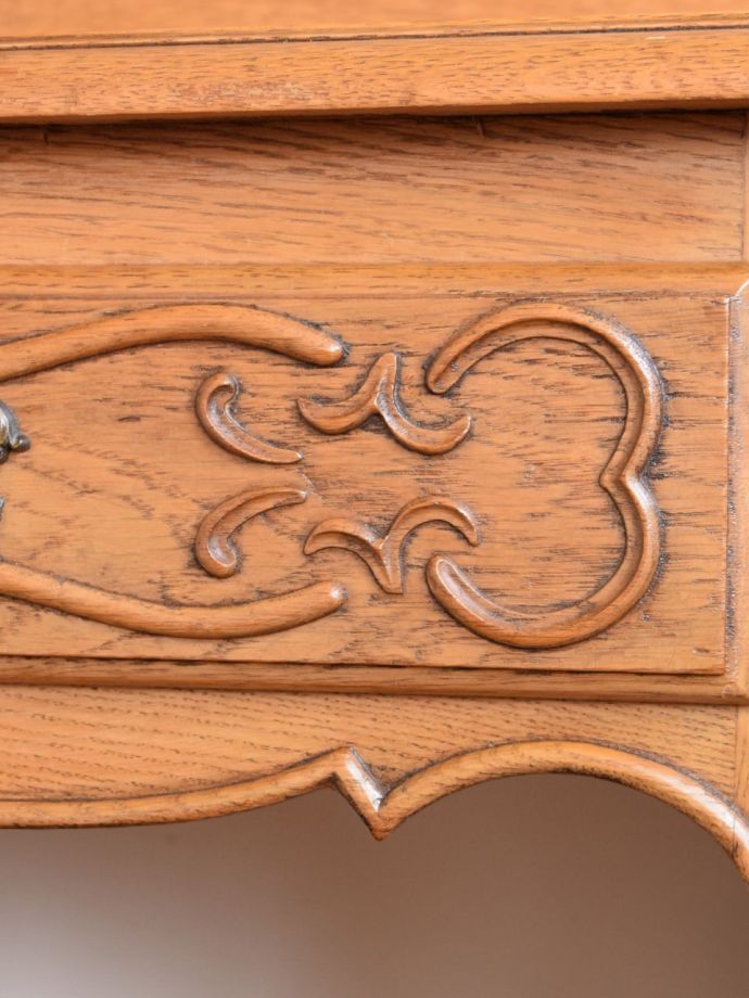 ドレッサーの装飾