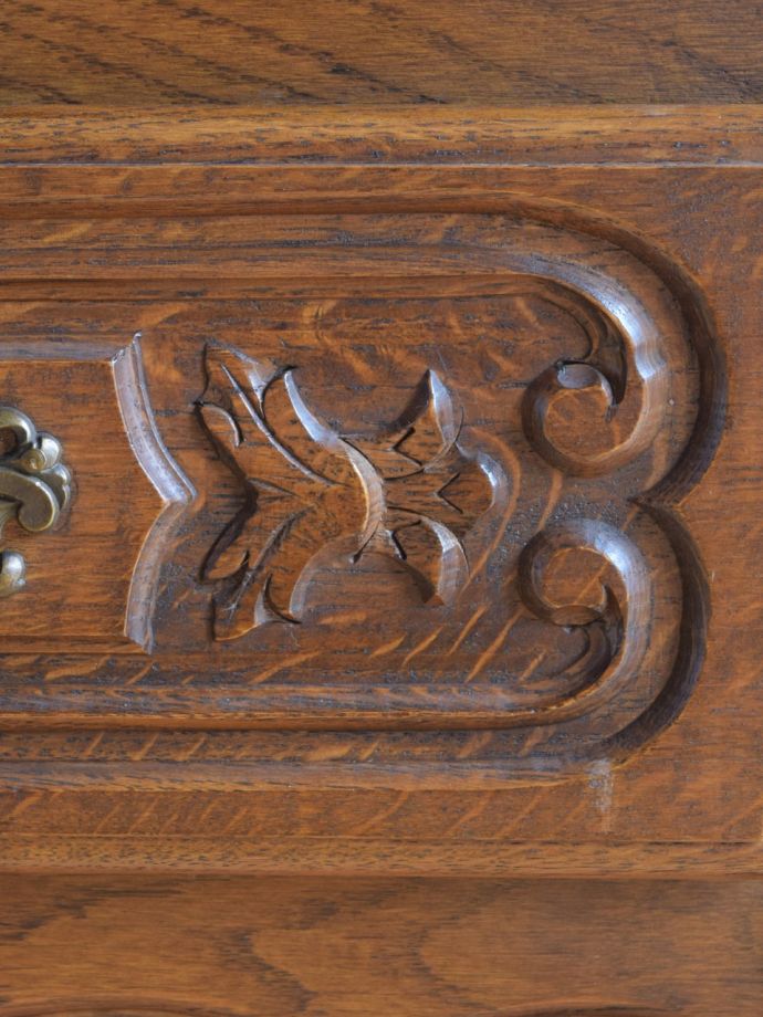 アンティークらしい彫