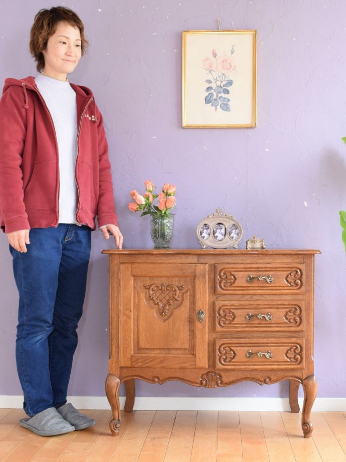 フランスの優雅なサイドボード