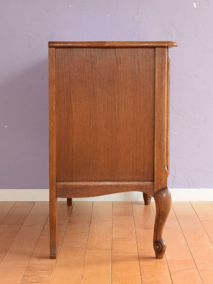 サイドボードの側面