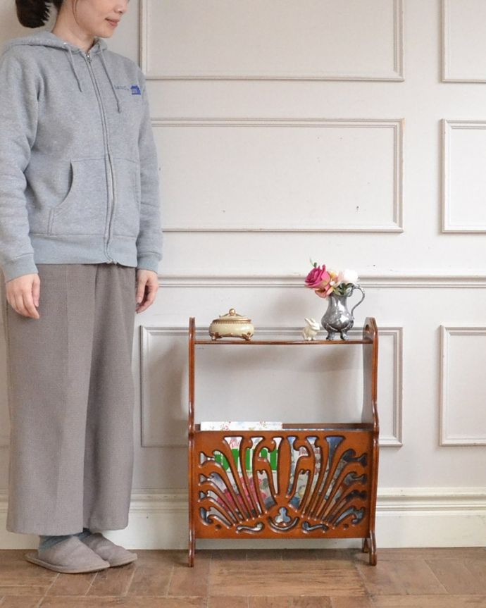 アンティークのおしゃれなマガジンラック