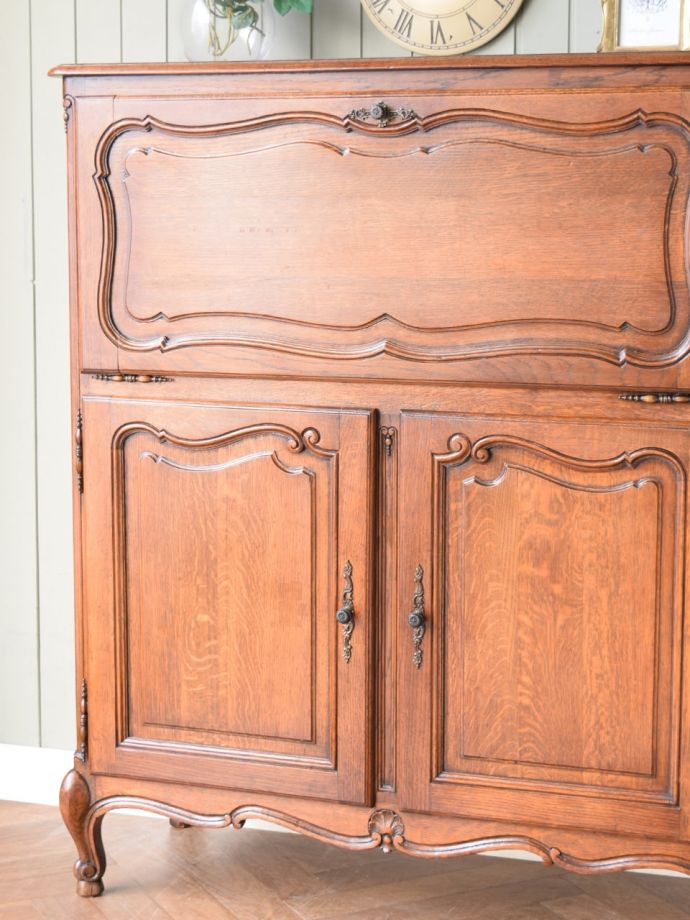 フランスのアンティークらしい美しい彫