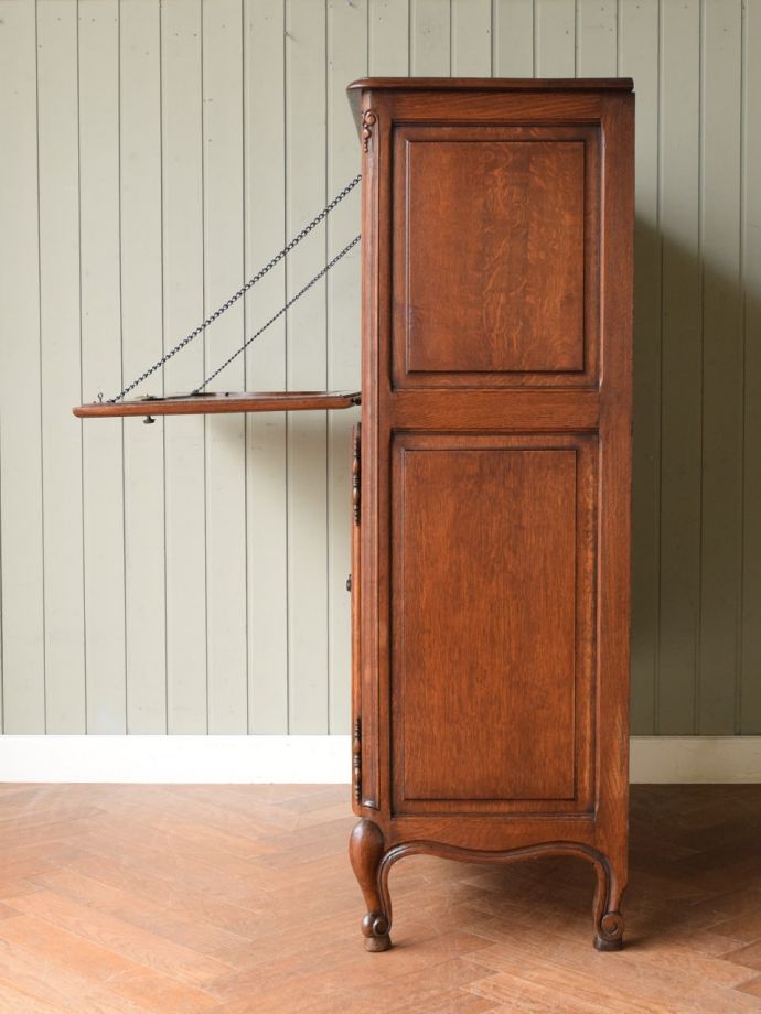 サイドボードの側面